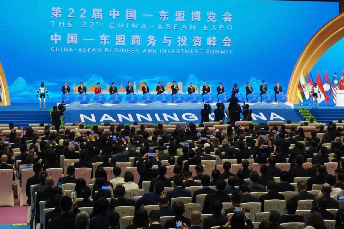 pg大满贯机器人闪耀中国-东盟博览会，以具身智能助力国际盛会